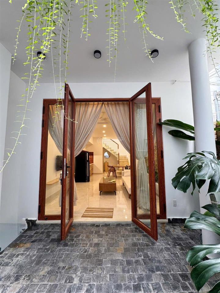 Nhà hẻm bạch đằng, khu bàn cờ trung tâm nha trang, ra biển siêu gần, giá 6tỷ