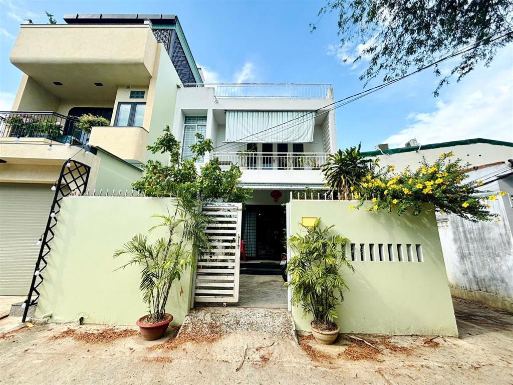 Giá 5tỷ9, diện tích 133,9m2, ngang 6,99 nhà 3 tầng, đường ô tô,ra biển tháp trầm hương 7 phút