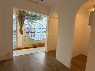 Cho thuê giá 70triệu/tháng, nhà 2 tầng mặt tiền bạch đằng nha trang, khu phố tây gần tô hiến thành