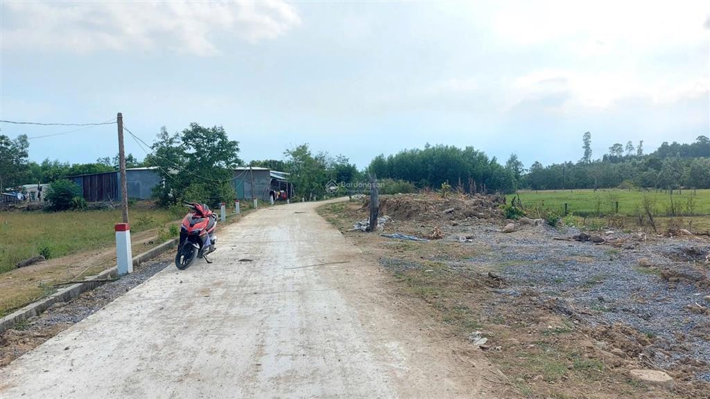 Đất khánh đông bán lỗ, siêu rẻ, giá 310 triệu diện tích 338,7m2, trong đó thổ 140m2, đường ô tô