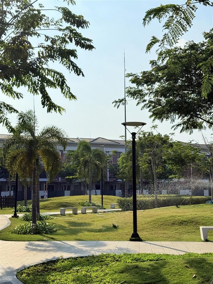 Bán gấp căn liên kế 3 tầng view công viên sẵn hợp đồng thuê nhà