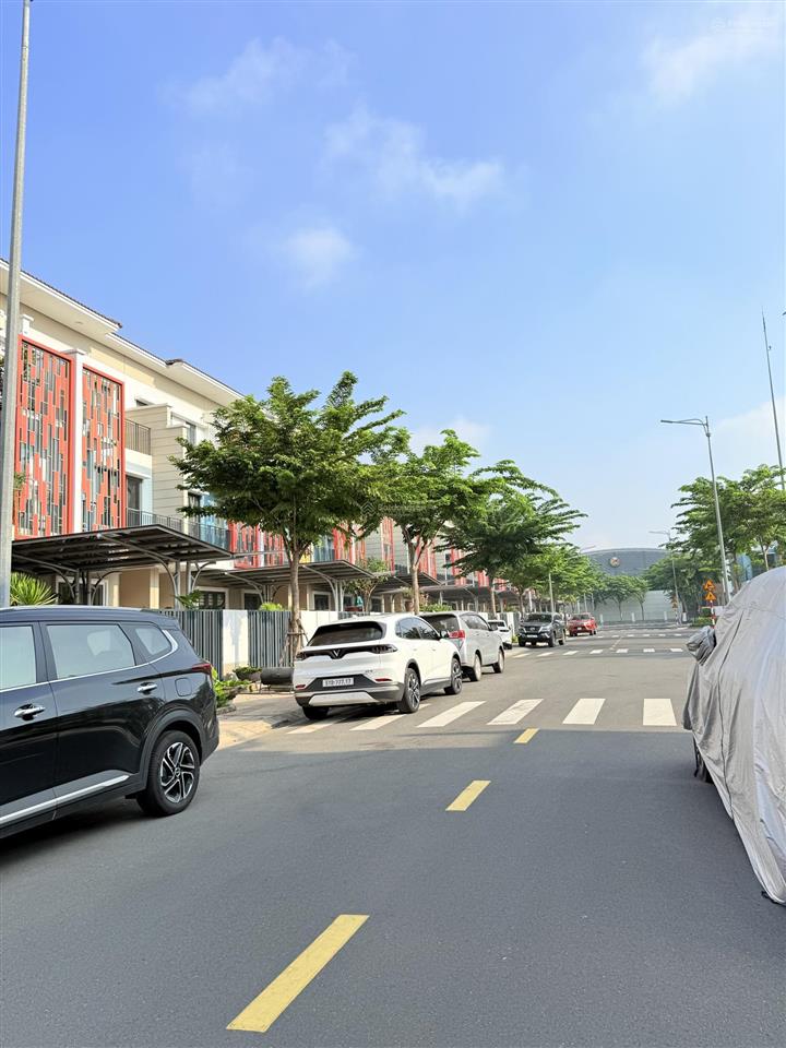 Bán gấp căn liên kế 3 tầng view công viên sẵn hợp đồng thuê nhà