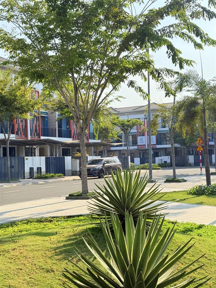 Bán gấp căn liên kế 3 tầng view công viên sẵn hợp đồng thuê nhà