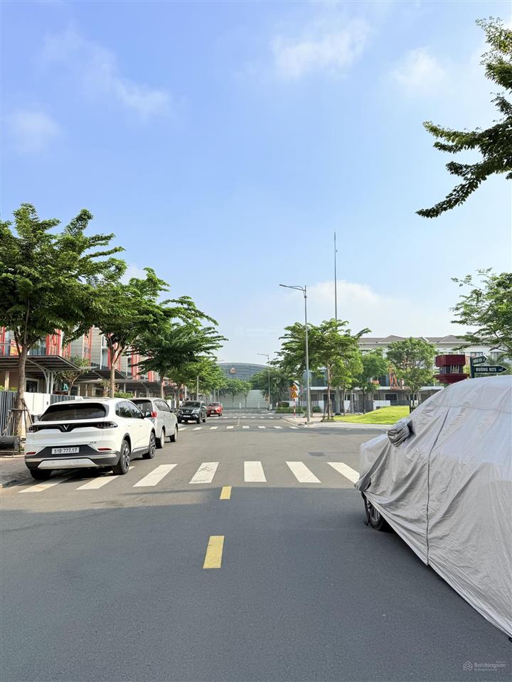 Bán gấp căn liên kế 3 tầng view công viên sẵn hợp đồng thuê nhà