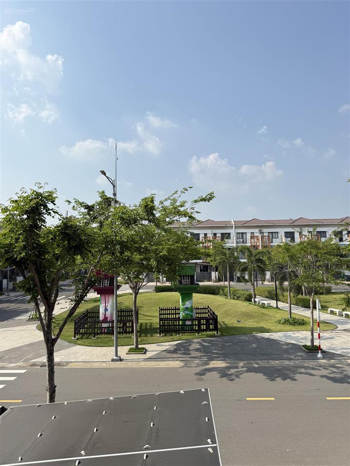 Chủ thu về nhà 3 tầng hướng tây view công viên giá tốt