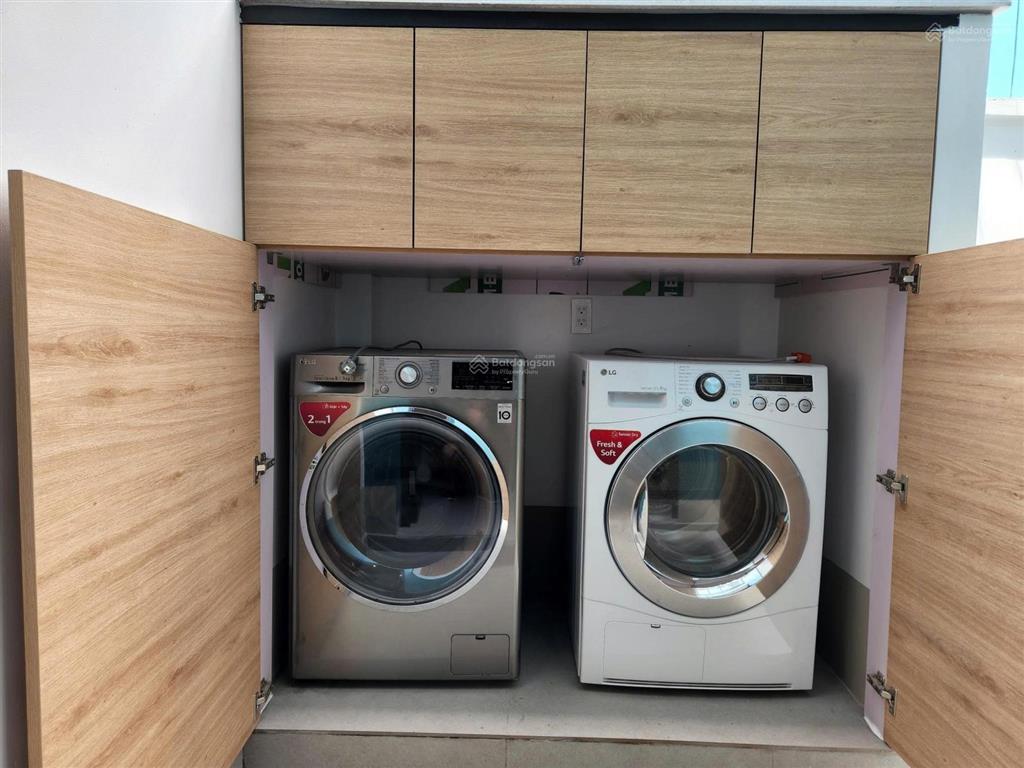 Liên kế 3 tầng view công viên nội thất đẹp có sẵn hợp đồng thuê nhà mới kí