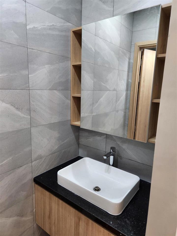 Liên kế 3 tầng view công viên nội thất đẹp có sẵn hợp đồng thuê nhà mới kí