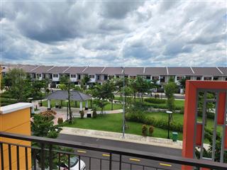 Liên kế 3 tầng view công viên nội thất đẹp có sẵn hợp đồng thuê nhà mới kí