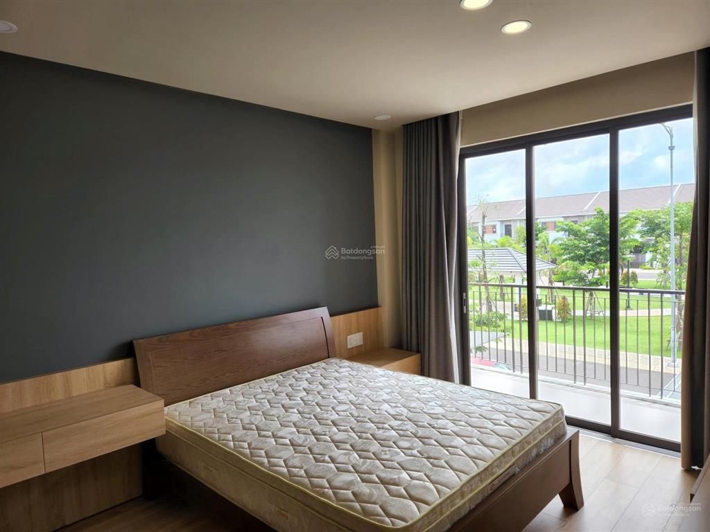 Liên kế 3 tầng view công viên nội thất đẹp có sẵn hợp đồng thuê nhà mới kí