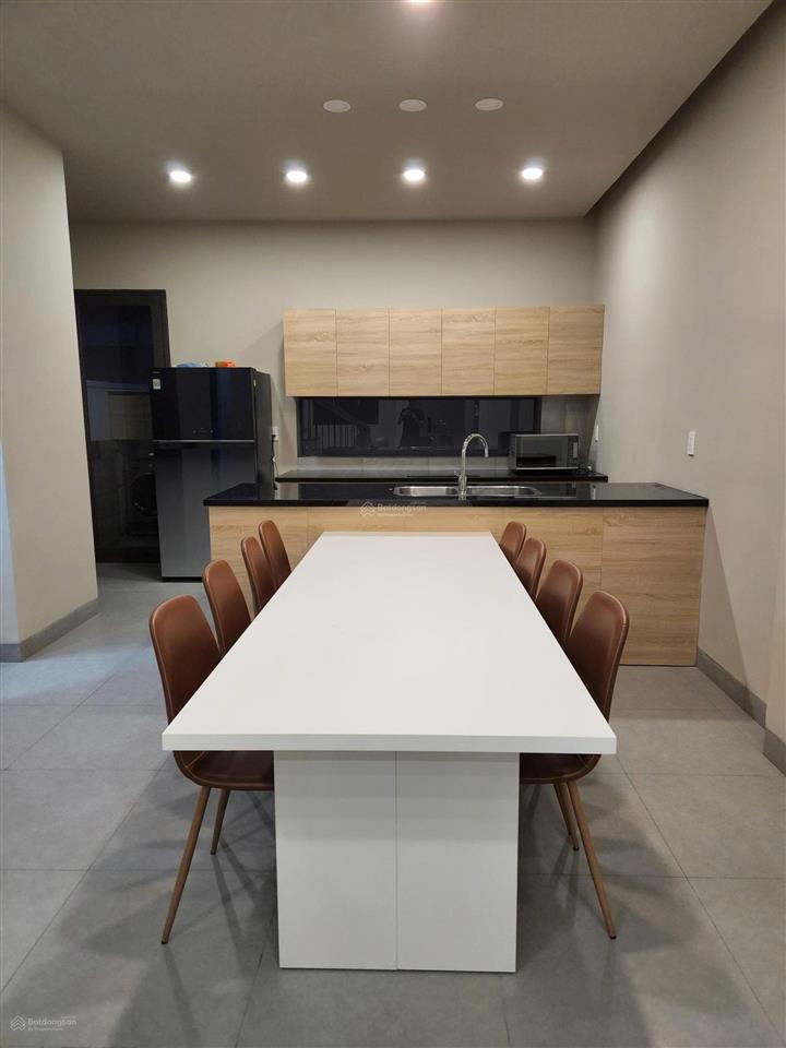 Liên kế 3 tầng view công viên nội thất đẹp có sẵn hợp đồng thuê nhà mới kí