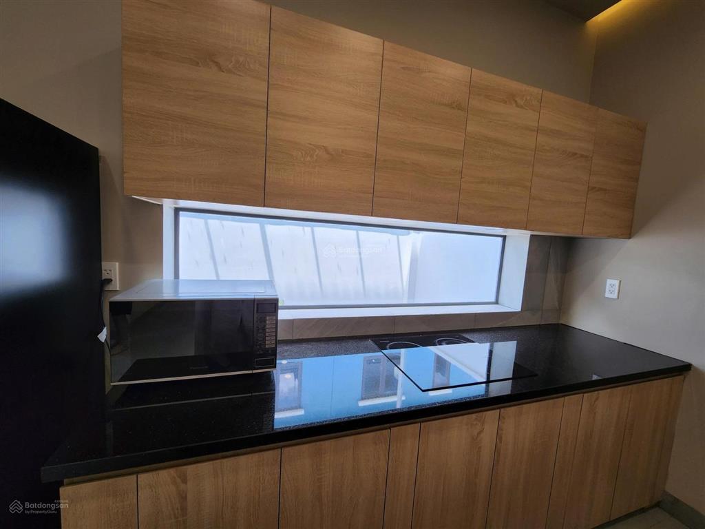 Liên kế 3 tầng view công viên nội thất đẹp có sẵn hợp đồng thuê nhà mới kí