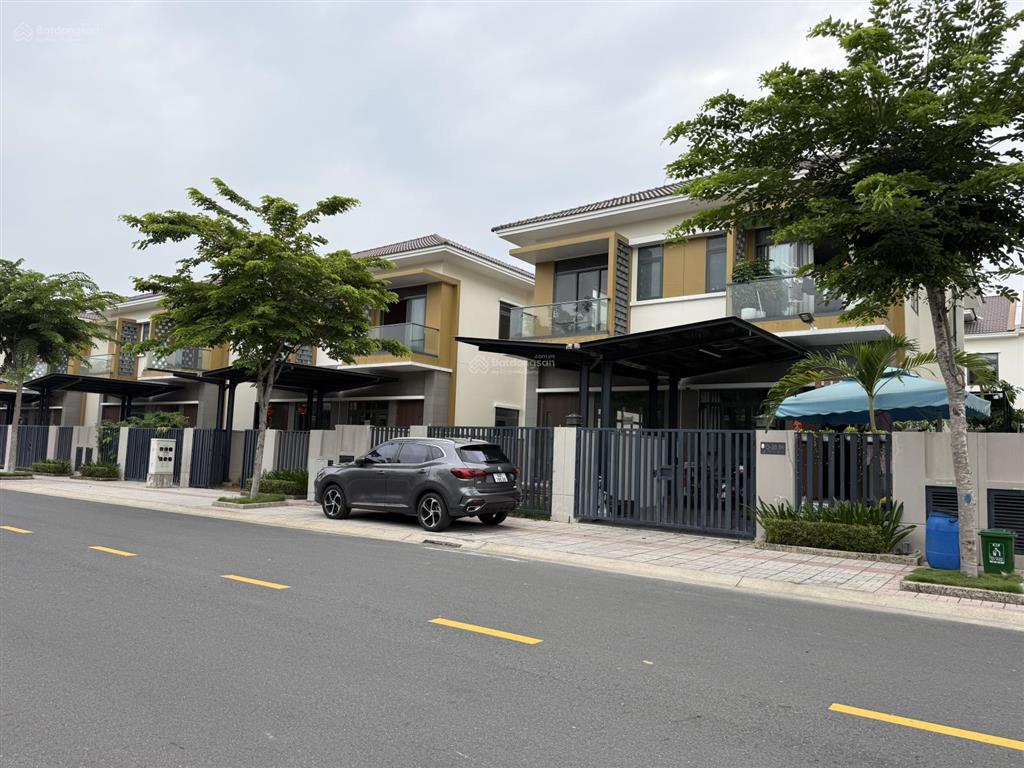 Biệt thự song lập bán cắt lỗ căn hiếm có