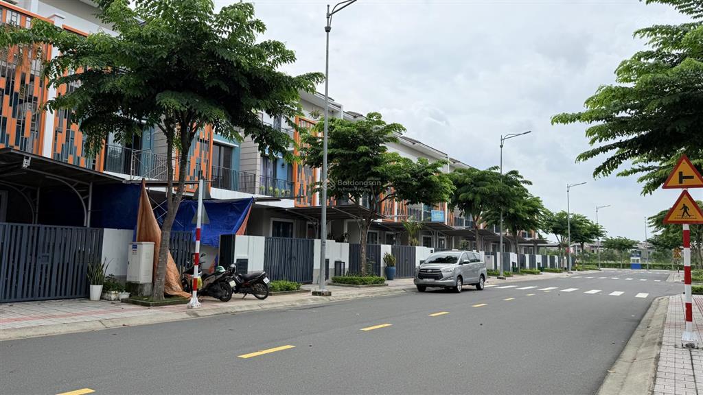 Liên kế hướng tây nội thất gỗ phù hợp người lớn tuổi mua an cư.