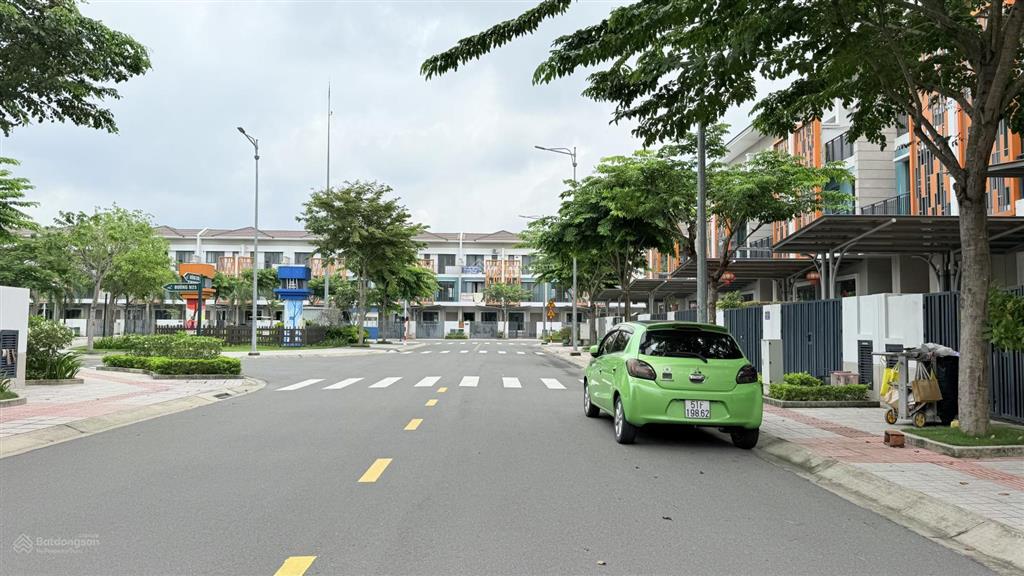Liên kế hướng tây nội thất gỗ phù hợp người lớn tuổi mua an cư.
