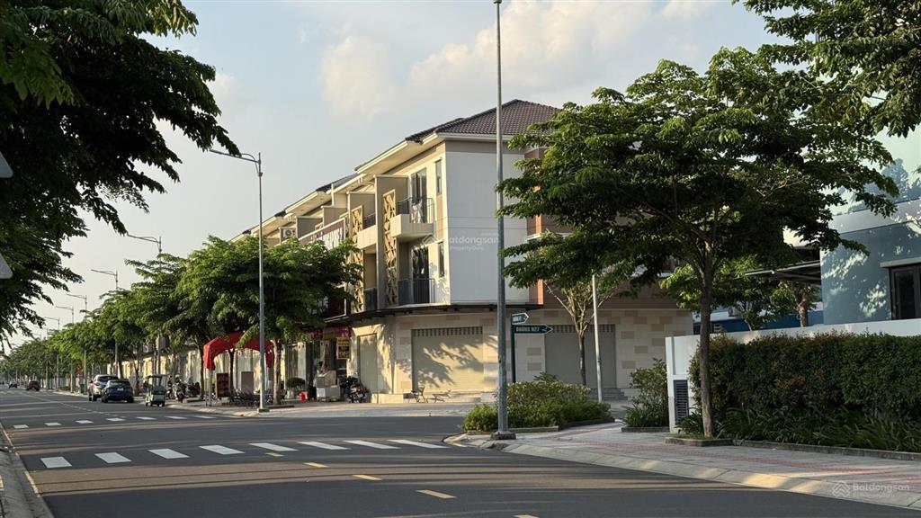 Shophouse đại lộ dân chủ vsip ii sẵn hợp đồng thuê nhà có dòng tiền ngay