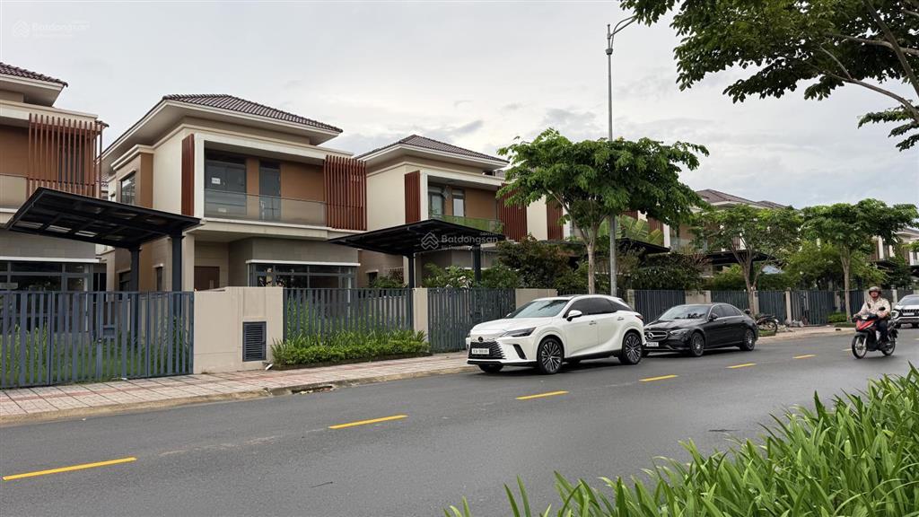 Biệt thự 250m2 giá 6tỷ6 full thuế phí