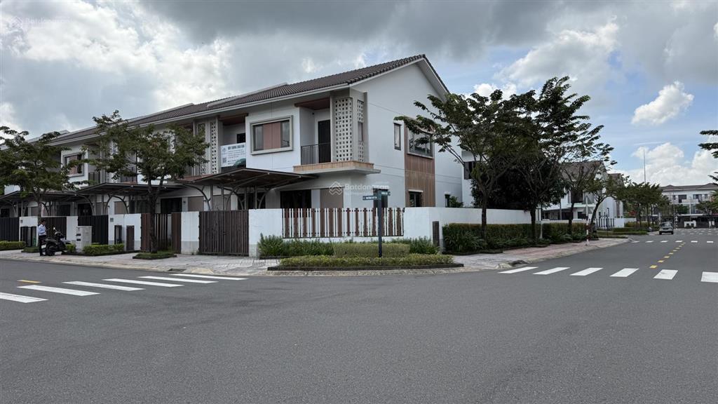 Liên kế 2 tầng view công viên siêu rẻ