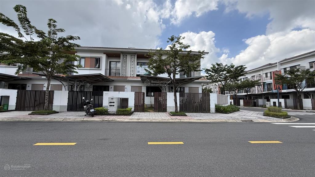 Liên kế 2 tầng view công viên siêu rẻ