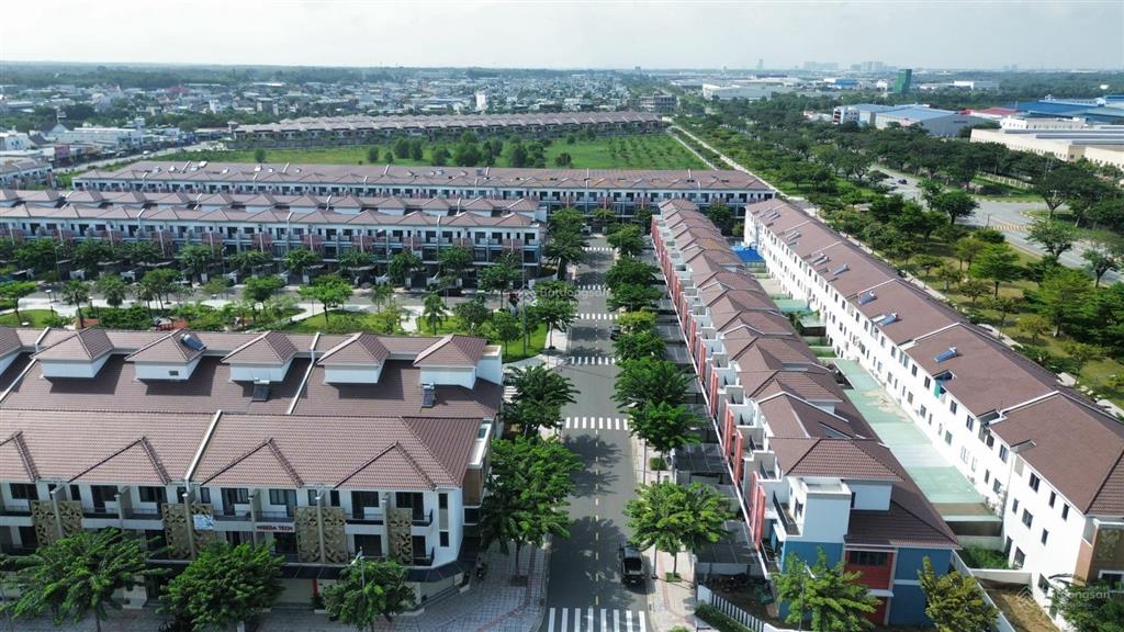 Liên kế 3 tầng hướng chính đông chủ để lại toàn bộ nội thất