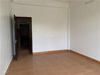 Nhà mặt phố nhìn ra hồ linh đàm