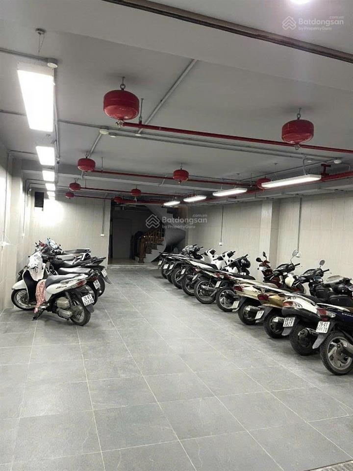 Cho thuê 4 tầng mặt phố nguyễn văn cừ 130m mt 6,6m hầm xe thông tầng.