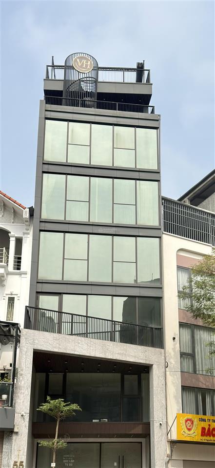 Cho thuê 4 tầng mặt phố nguyễn văn cừ 130m mt 6,6m hầm xe thông tầng.