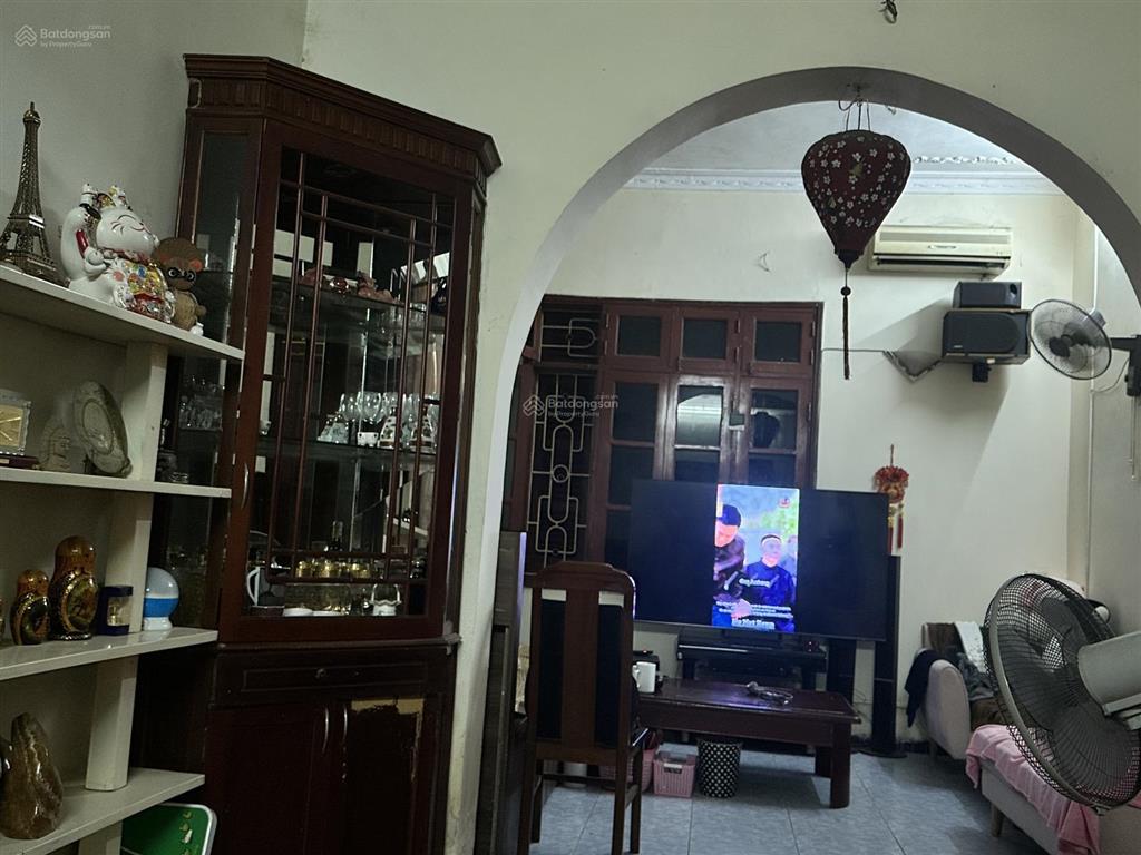 Chính chủ bán nhà mặt phố  mặt hồ hoàng cầu