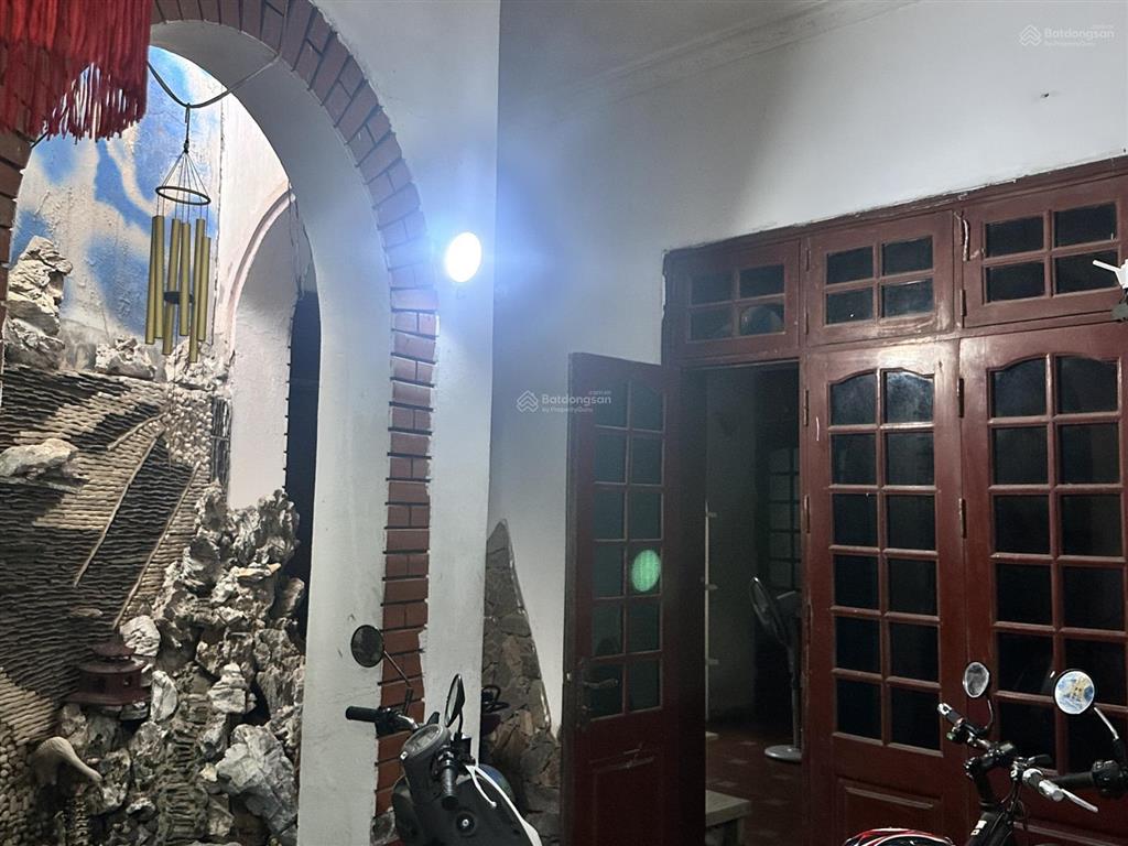 Chính chủ bán nhà mặt phố  mặt hồ hoàng cầu