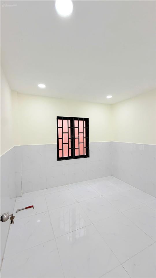 Nhà đẹp chính chủ bán gấp 56m2,giá 650tr ngay khúc ngã ba mỹ hạnh, sổ riêng công chứng