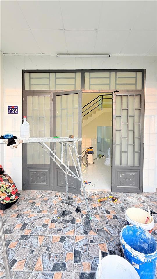 Nhà đẹp chính chủ bán gấp 56m2, giá 635tr ngay khúc ngã ba mỹ hạnh, sổ riêng công chứng