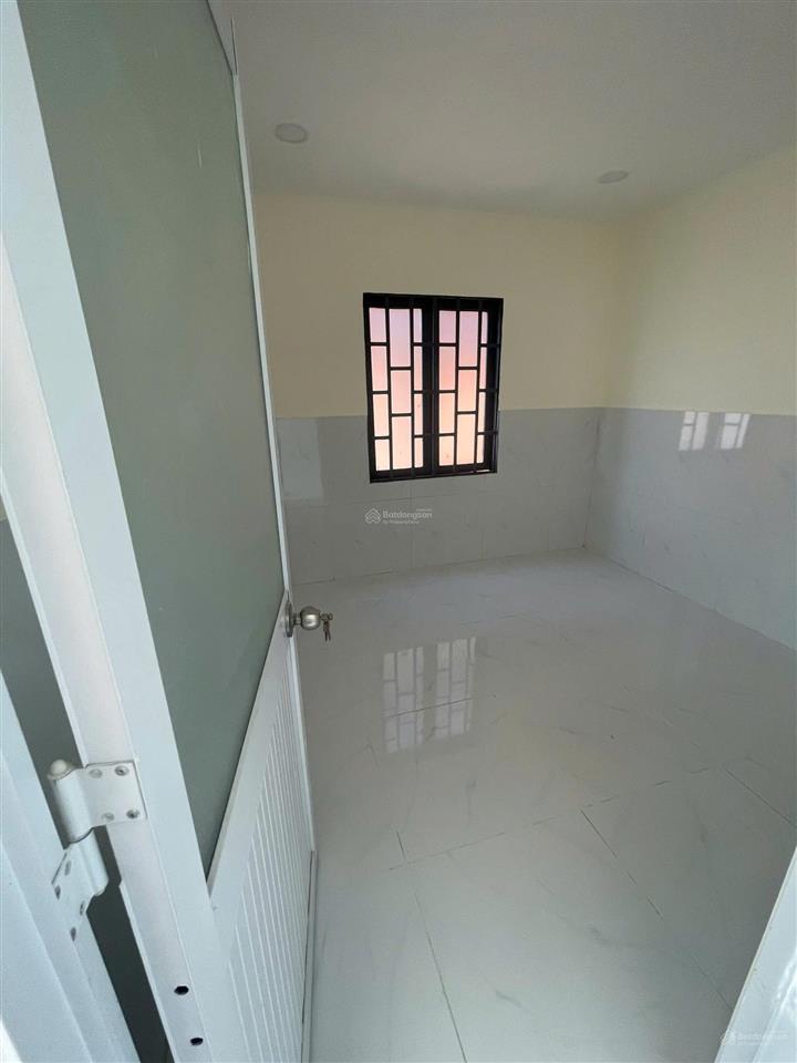 Nhà đẹp chính chủ bán gấp 56m2,giá 650tr ngay khúc ngã ba mỹ hạnh, sổ riêng công chứng