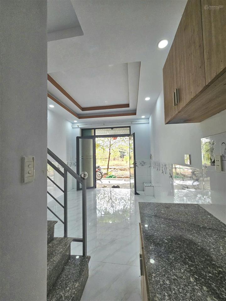 Chủ ngợp! bán gấp nhà 1 trệt 1 lầu ngay chân cầu lớn hóc môn , diên tích 4x7, giá 580tr, shr
