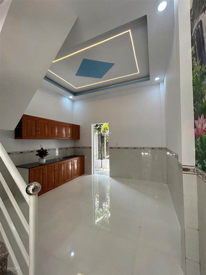 Chính chủ kẹt tiền cần bán gấp nhà 88m2, giá 1 tỷ 430, ngay chợ mỹ hạnh nam , long an, shr
