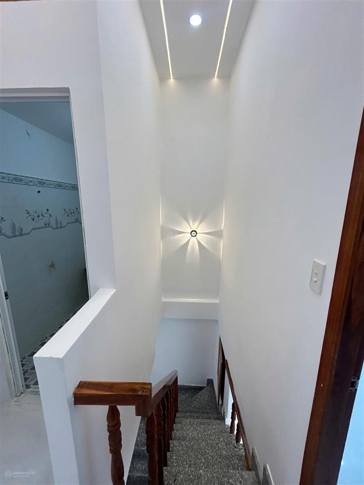 Chính chủ ngợp cần bán gấp ngay nhà ngay chợ ngay trung tâm, dt 80m2