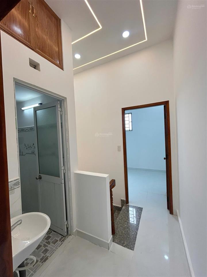 Chính chủ ngợp cần bán gấp ngay nhà ngay chợ ngay trung tâm, dt 80m2