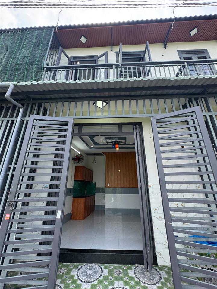 Chính chủ cần bán gấp nhà ngay khu dân cư, gần chợ, dt 48m2, giá 615tr, ngay trung tâm, shr
