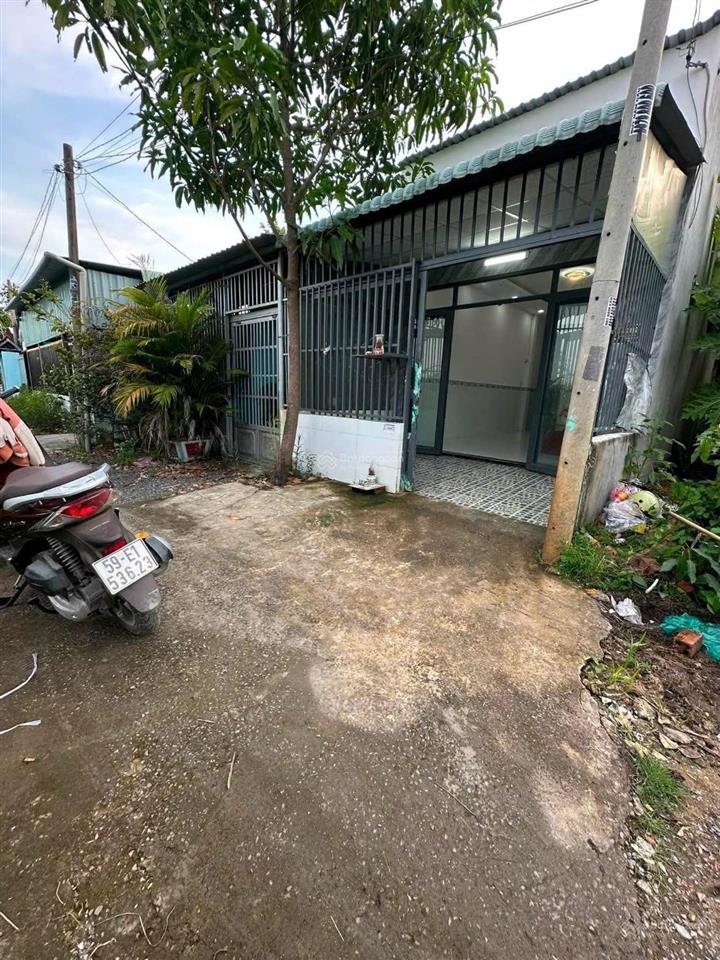 Kẹt tiền cần bán nhà chính chủ ngay xã pham văn hai, binh chánh , dt80m2, giá 1ty4,  0867 241 ***