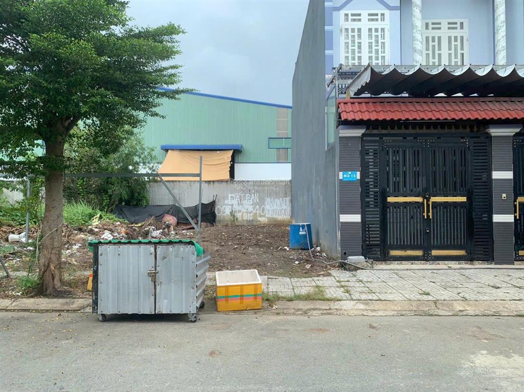 Nợ ngân hàng nên bán gấp ngay đất ngay khu dân cư ngay trung tâm gần chợ, dt 85m2, giá 1tỷ450, shr
