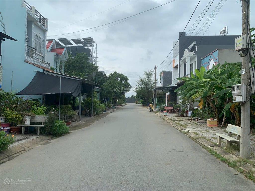 Nợ ngân hàng nên bán gấp ngay đất ngay khu dân cư ngay trung tâm gần chợ, dt 85m2, giá 1tỷ450, shr