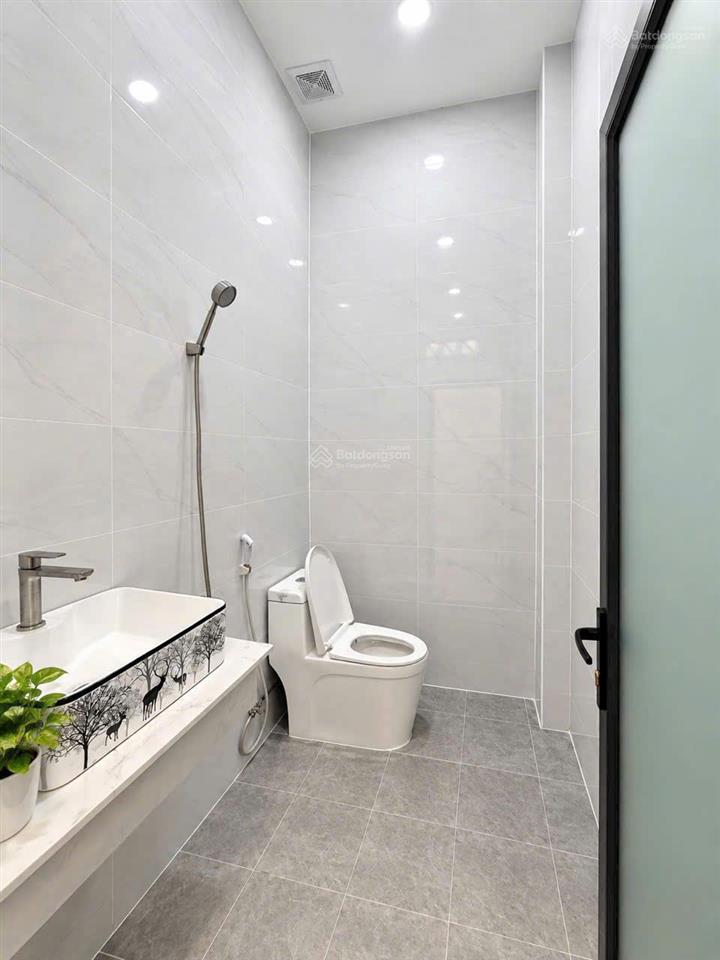 Chủ cần tiền bán lỗ chỉ 2ty3, có ngay căn nhà 128m2, sổ riêng, ngay trung tâm mỹ hạnh bắc, long an