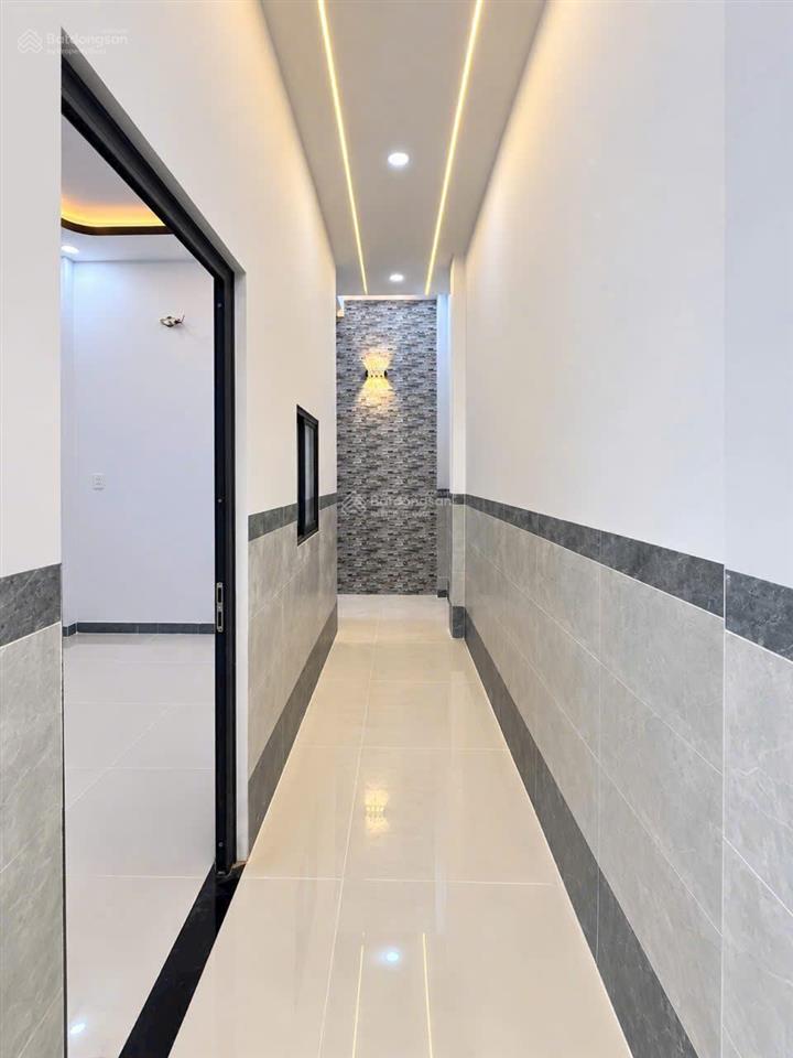 Chủ cần tiền bán lỗ chỉ 2ty3, có ngay căn nhà 128m2, sổ riêng, ngay trung tâm mỹ hạnh bắc, long an