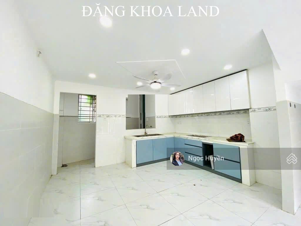 Duy nhất 1 căn  nhà 3 tầng gần vincom hxh  giá 6,5 tỷ