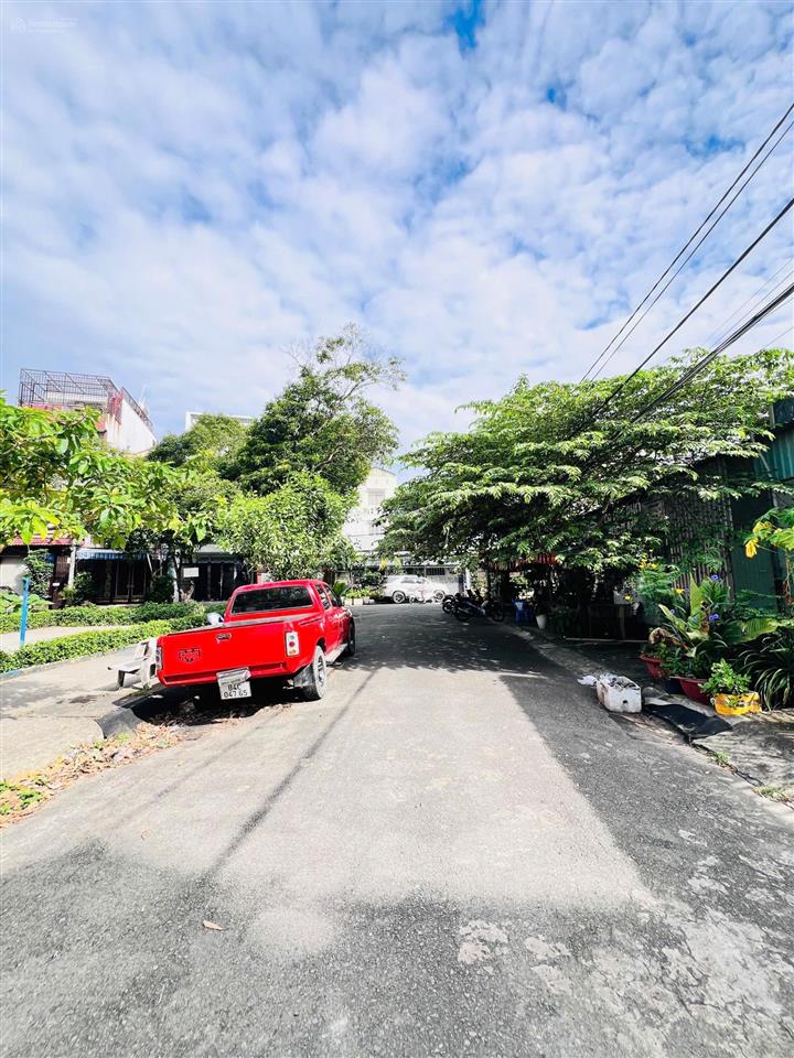 Bán đất tặng nhà 2 tầng  khu nhà ở víp khang trang  hxh né nhau gần hoàng diệu 2 