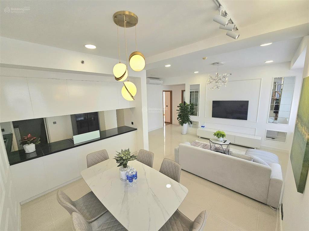 Ch 1pn, 1wc 57m2 giá 14tr/th ở liền được  0935 006 ***