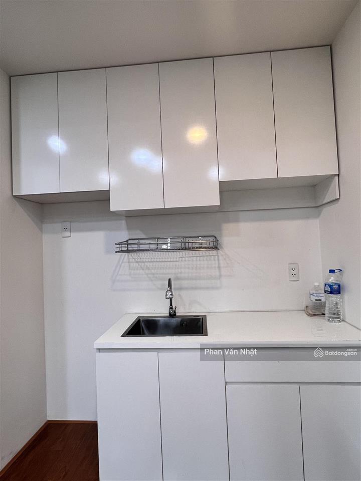Văn phòng 40m2 có ban công hướng đông 9tr