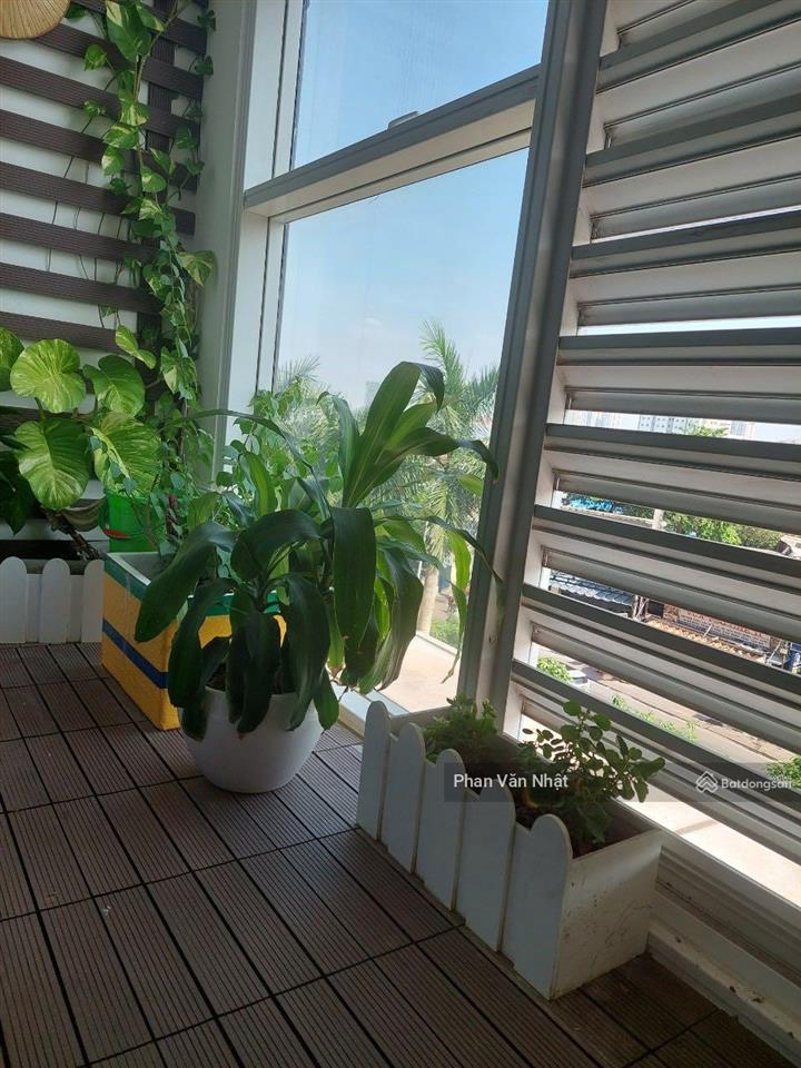 Văn phòng 40m2 có ban công hướng đông 9tr