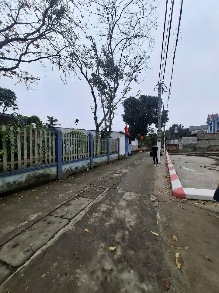 Gọi ngay mình cần bán nhanh lô góc đẹp tại Xã Xuân Mai gần QL6, cách Hà Đông 20km. Sẵn sổ