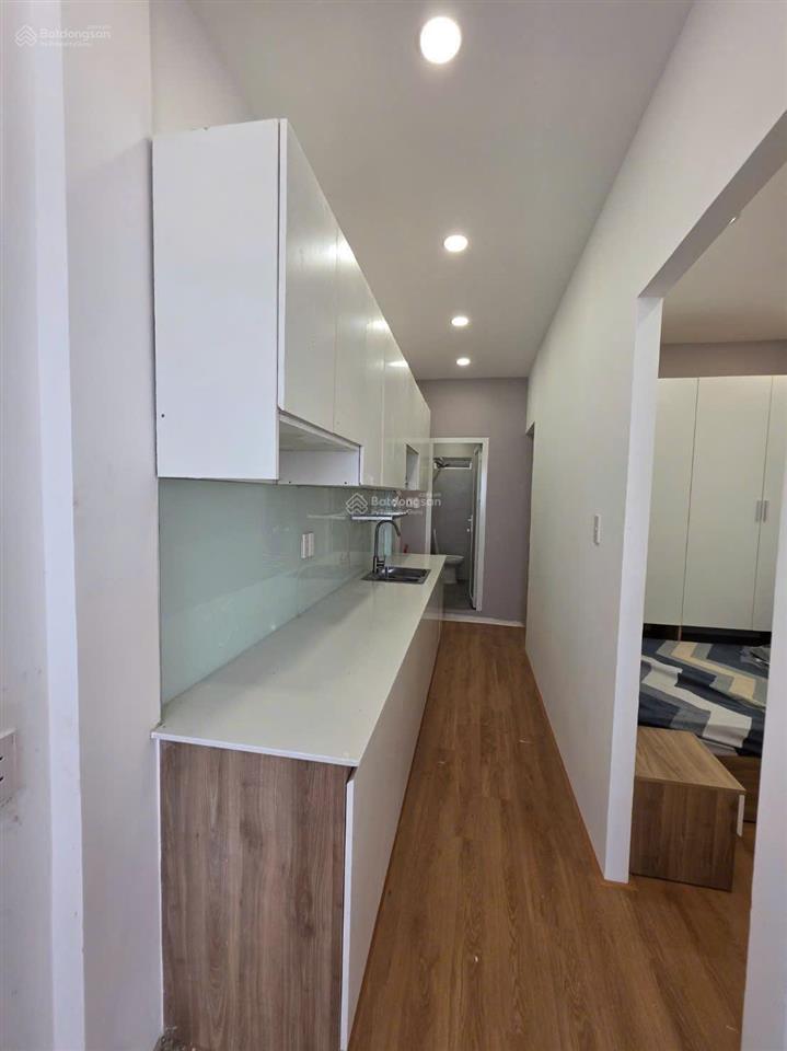 Bán căn hộ lạc long quân q11, 2 phòng ngủ, 40.6 m2, sổ hồng riêng, 2 tỷ 490