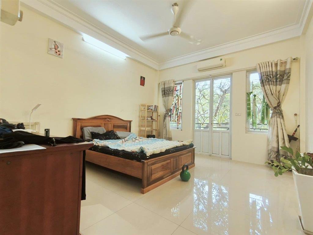 Bán nhà 95m² 4 tầng Đội Cấn, Ba Đình dân xây, gần phố chỉ 16,2 tỷ