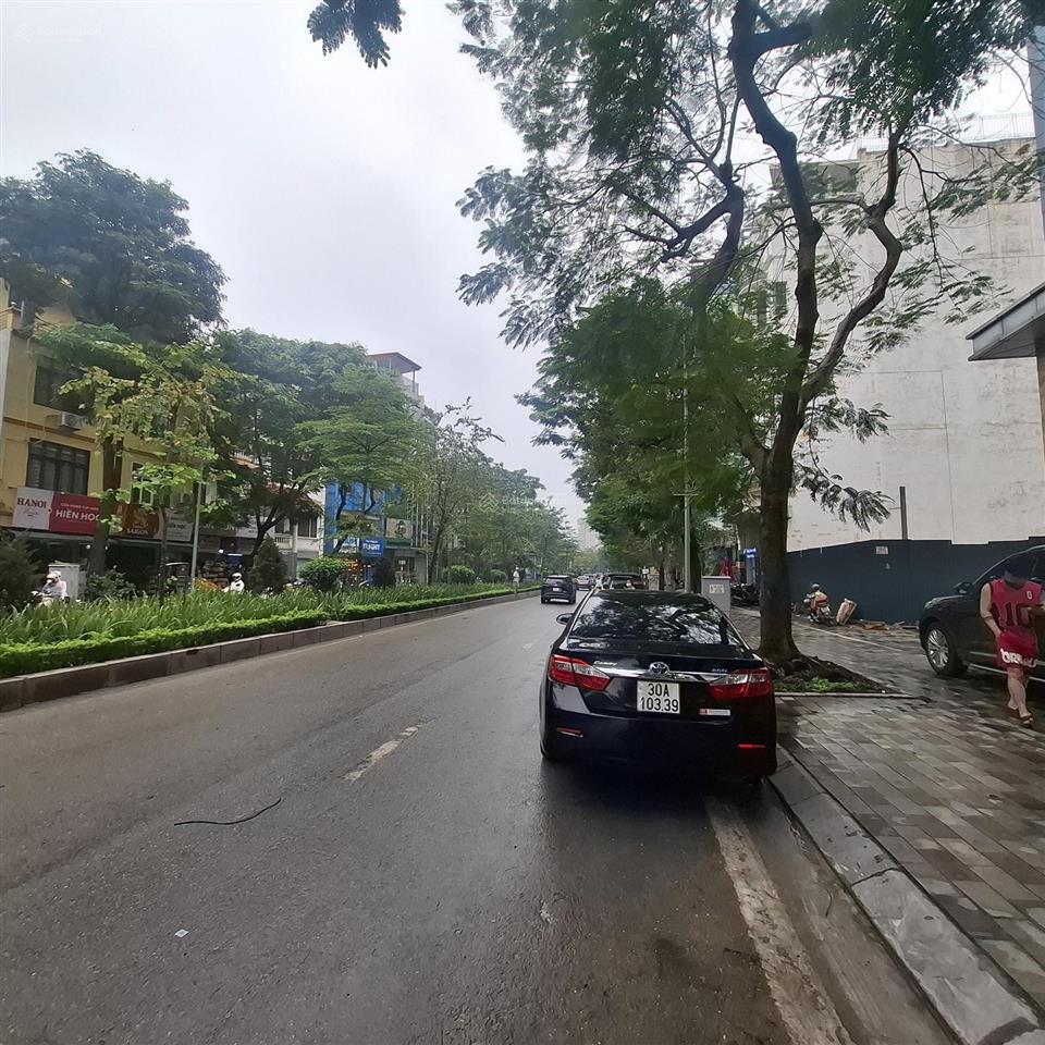Cực hiếm, bán nhà mặt phố lạc long quân, view hồ, vỉa hè, kinh doanh đỉnh, 186m2 mặt tiền 10m 130ty